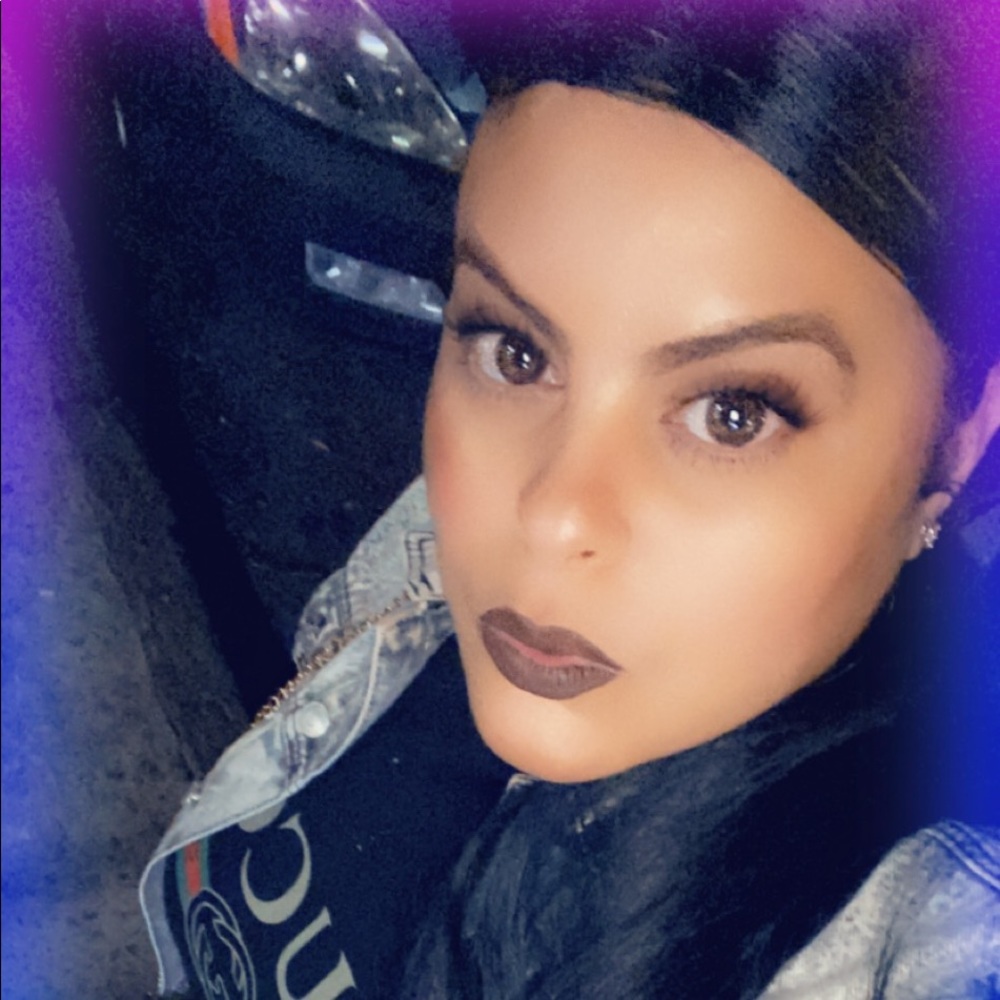 Meet your Posher, Gina